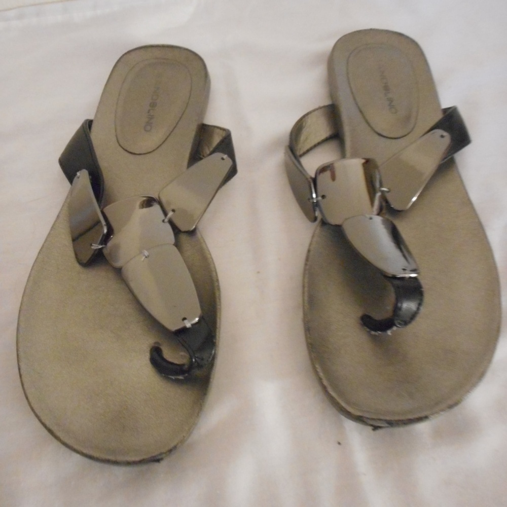Bandolino Black accent Flip Flop Sandal 8 M
